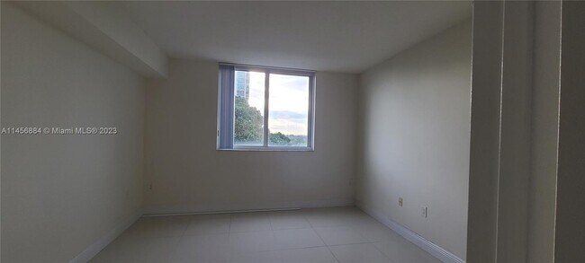 Foto del edificio - 1861 NW S River Dr
