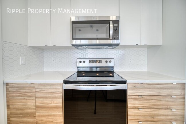 Photo du bâtiment - 50% OFF YOUR FIRST MONTHS RENT! AMAZING 3 ...