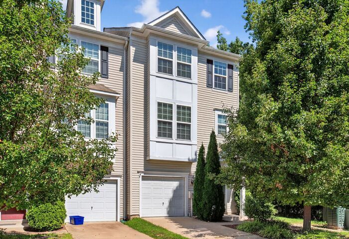 Primary Photo - Pet Friendly 3 level End Unit Town Home wi...