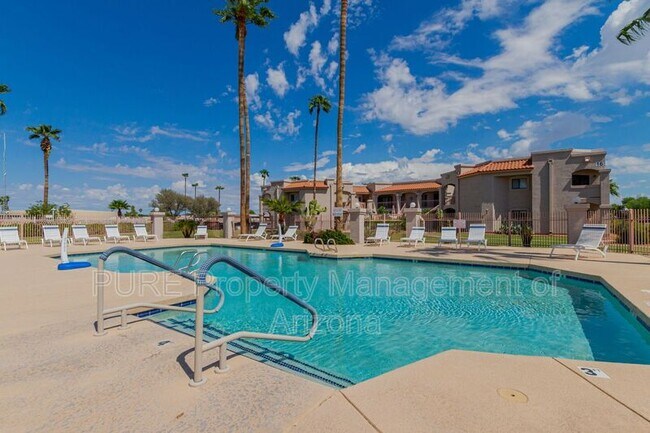 Foto del edificio - 9151 W Greenway Rd