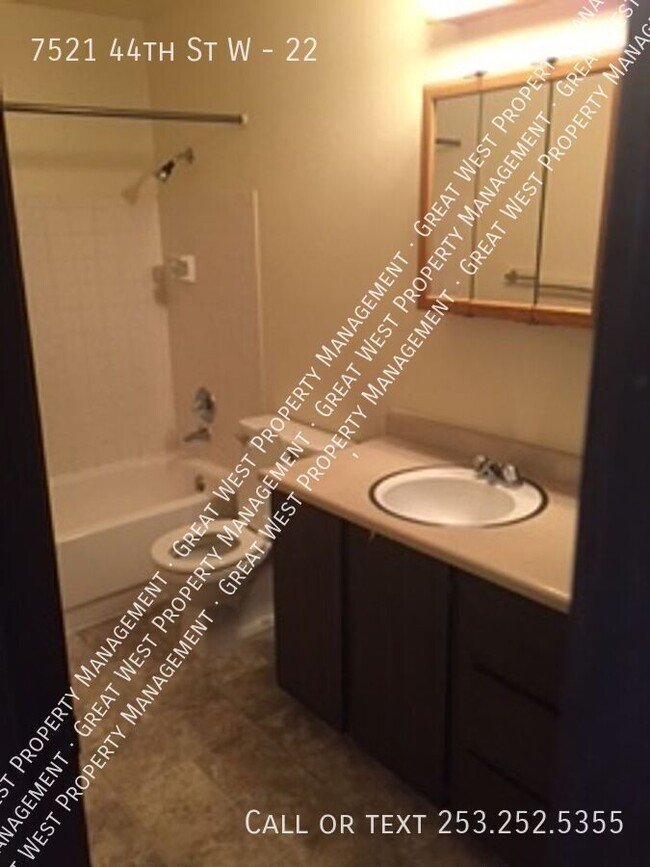 Foto del edificio - 7521 44th St W