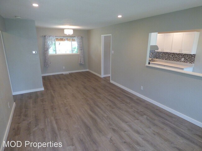 Building Photo - 2 br, 1 bath House - 2719 S. Elm St.