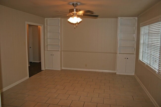 Lovely 3 Bdrm 2 Bath Home in Denton Texas w Large Shaded Yard - Lovely 3 Bdrm 2 Bath Home in Denton Texas w Large Shaded Yard