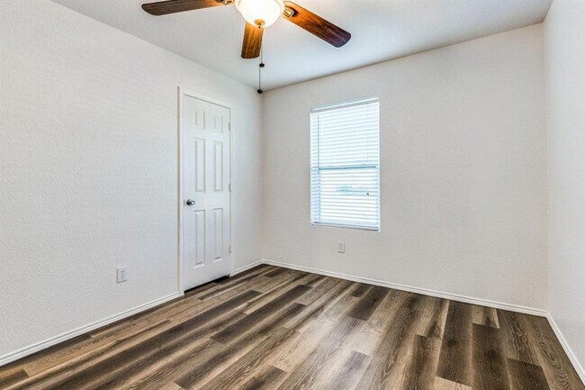 Foto del edificio - 12713 Kingsgate Dr