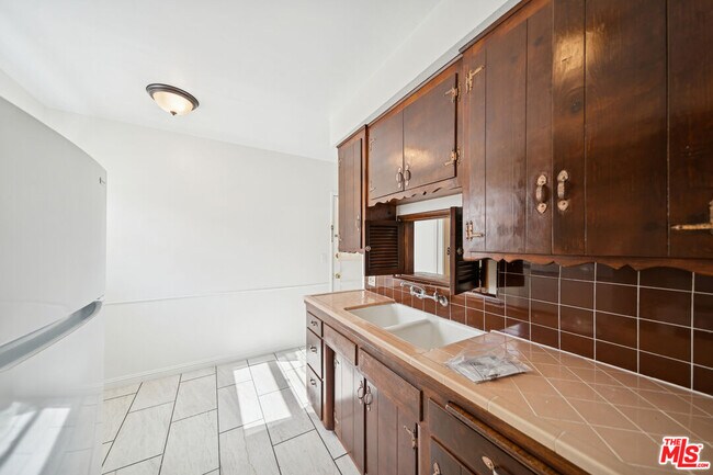 Foto del edificio - 5319 Vantage Ave