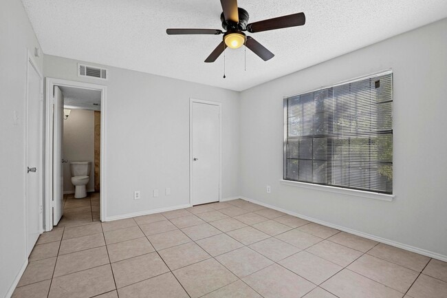 Interior Photo - Village Oaks