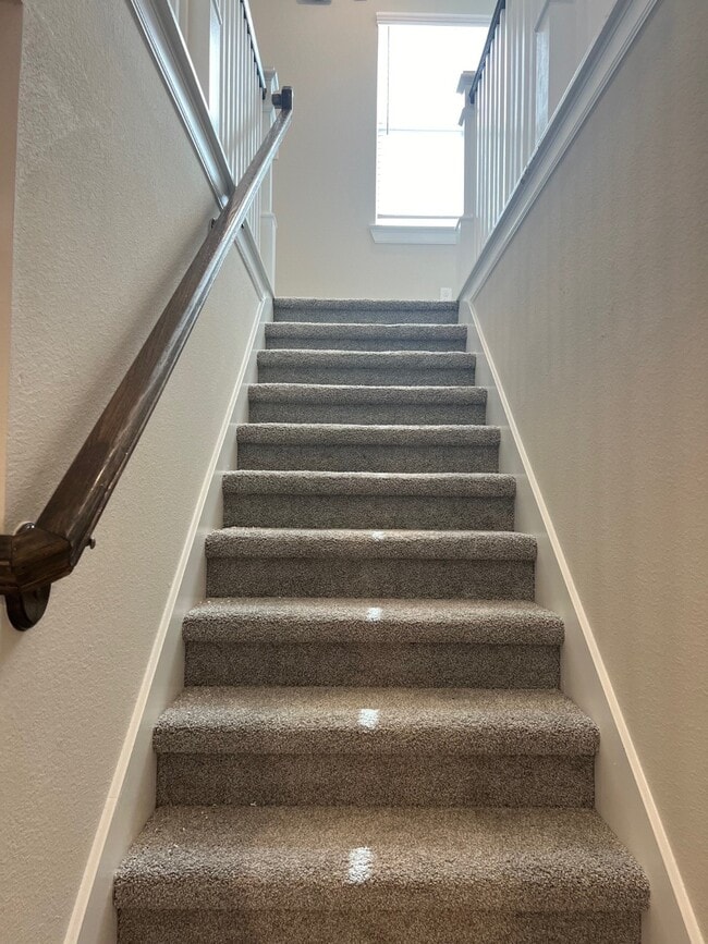 Building Photo - 3336 Vine Ter Trce