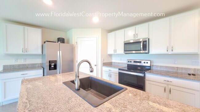 Foto del edificio - SILVERSTONE NORTH! PALMETTO 4 BED/2 BATH/ ...