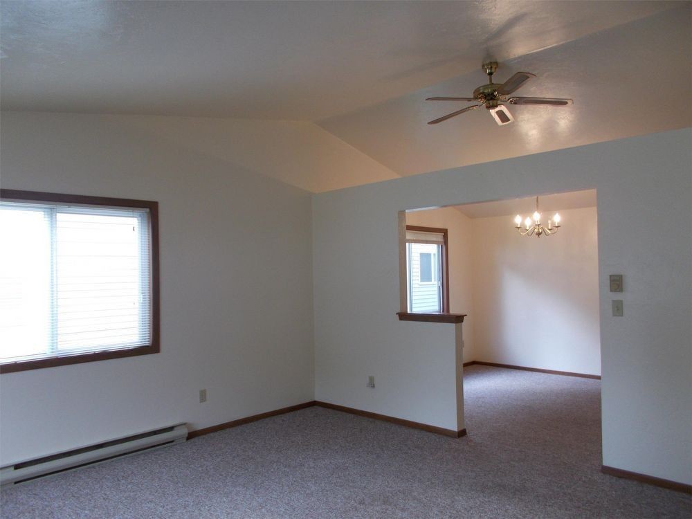 1331 Dousman St, Green Bay, WI 54303 Townhome Rentals in Green Bay WI