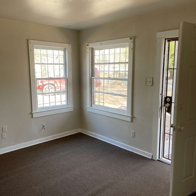 Building Photo - 1008 S 3rd St