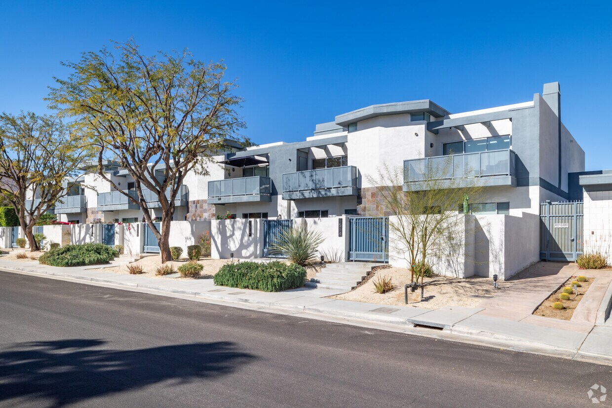 Primary Photo - 1502-1528 N Via Miraleste