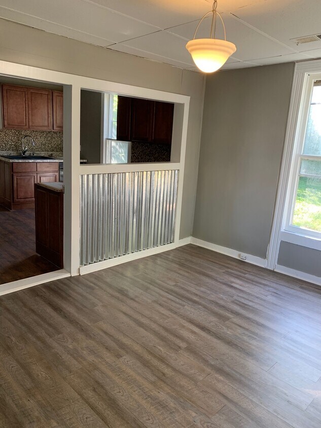 Primary Photo - Rent this adorable 2 bedroom 1 bathroom Home