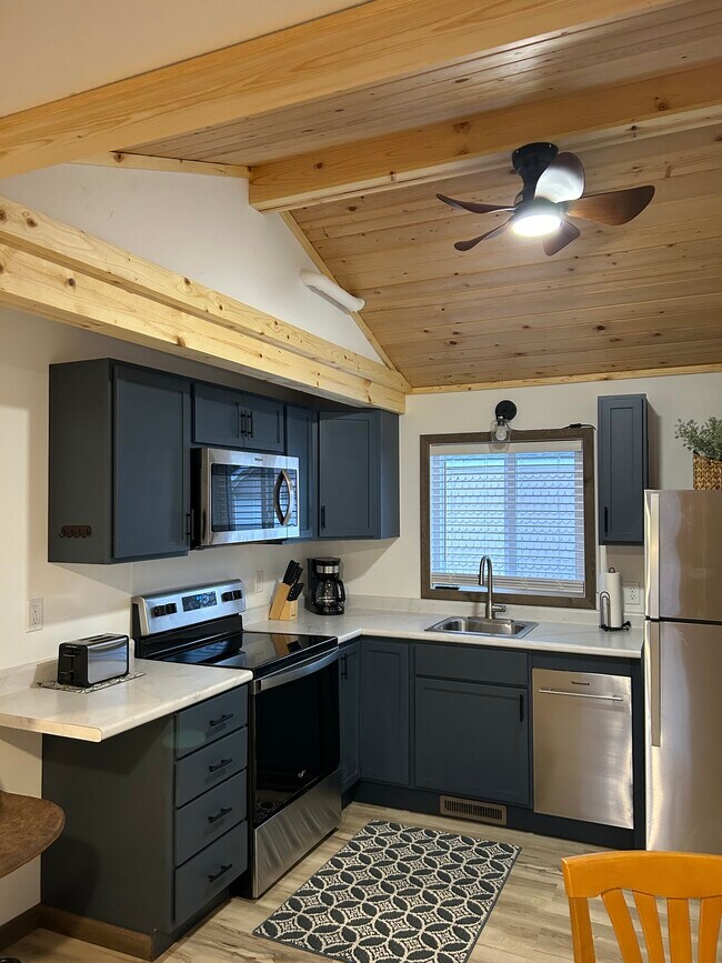 Foto del edificio - 1006 Irvine Ave NW