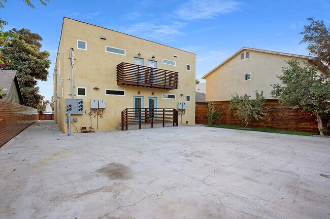 Parking - 4537 St Elmo Dr