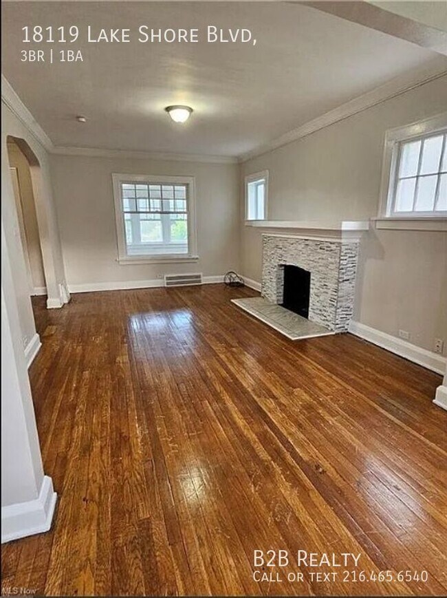 Building Photo - Spacious Elegance: Stunning 3-Bed Single F...