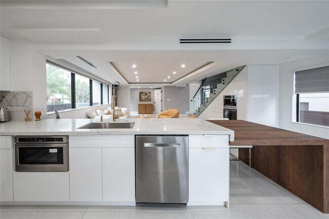 Foto del edificio - 5601 N Ocean Dr