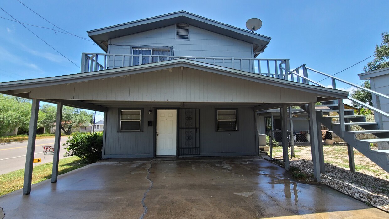 Front of Apartment - 804 W I Ave
