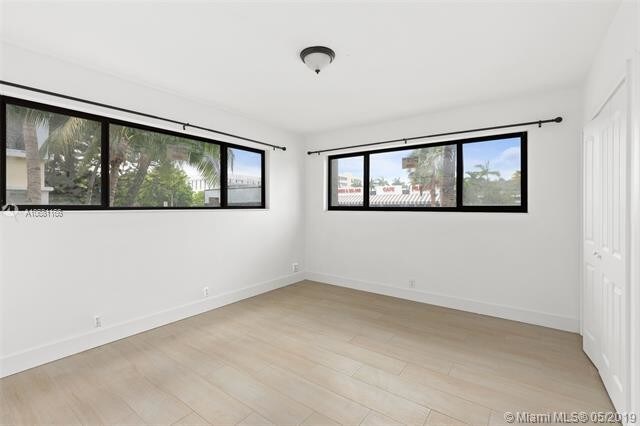 Building Photo - 1050  95th St  1