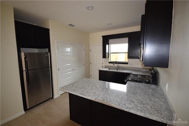 Building Photo - 10 Upas Dr