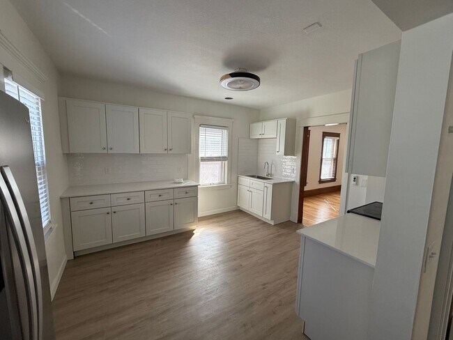 Foto del edificio - 3145 Pleasant Ave