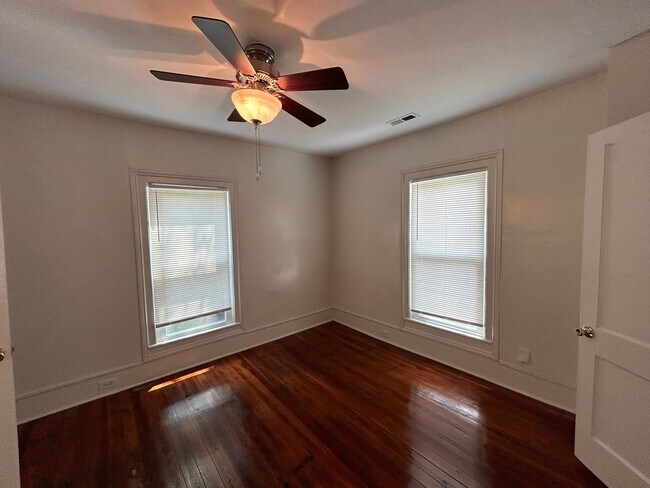 Foto del edificio - historic 1 BR apartment close to Duke