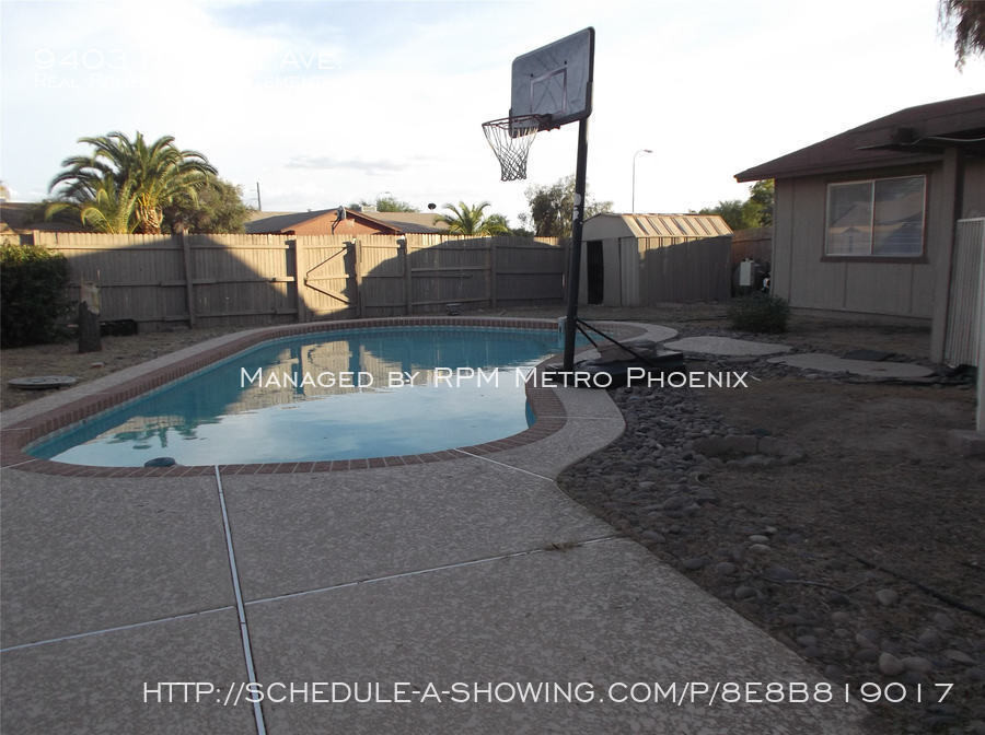 Building Photo - 3 bedroom with a pool