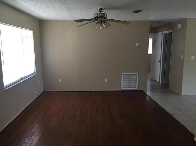 Building Photo - 2489 Hope Ave