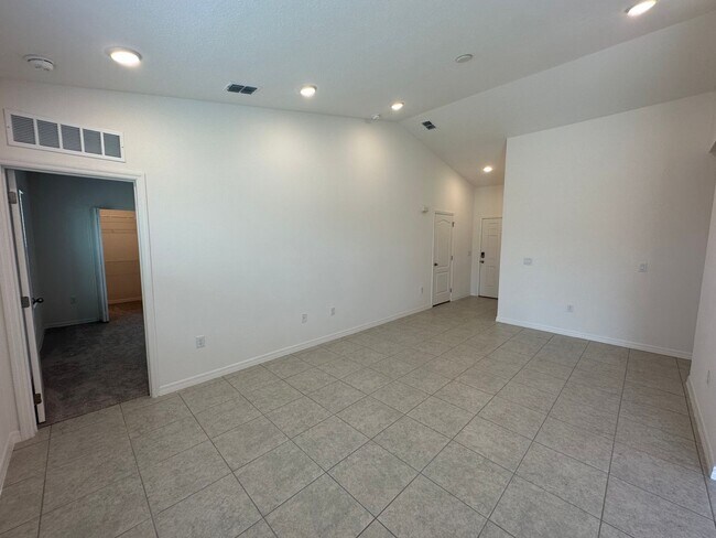 Foto del edificio - Brand new 3 bedroom 2 bathroom home in desired Indian Lake Estates
