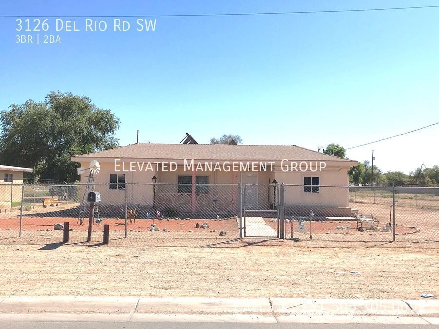 Foto principal - 3 Bedroom in Del Rio Acres/South Valley. L...