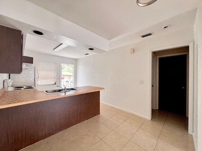 Foto del edificio - 3233 Edgewood Ave