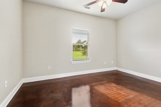 Foto del edificio - 46037 Lee Hughes Rd