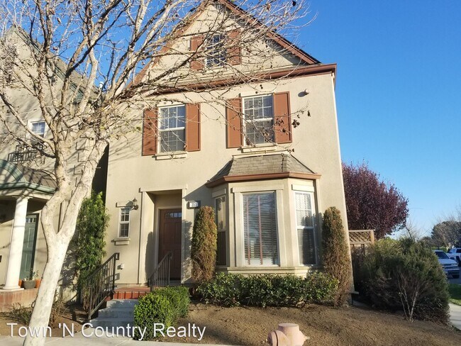 Foto del edificio - 3 br, 2.5 bath House - 351 Soberanes Street