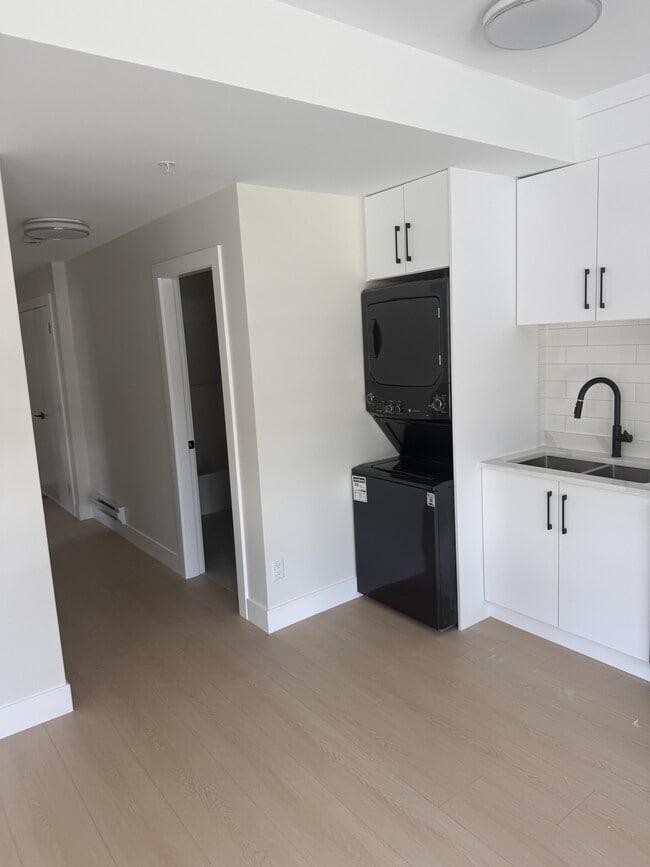 Building Photo - 8 Leam Rd