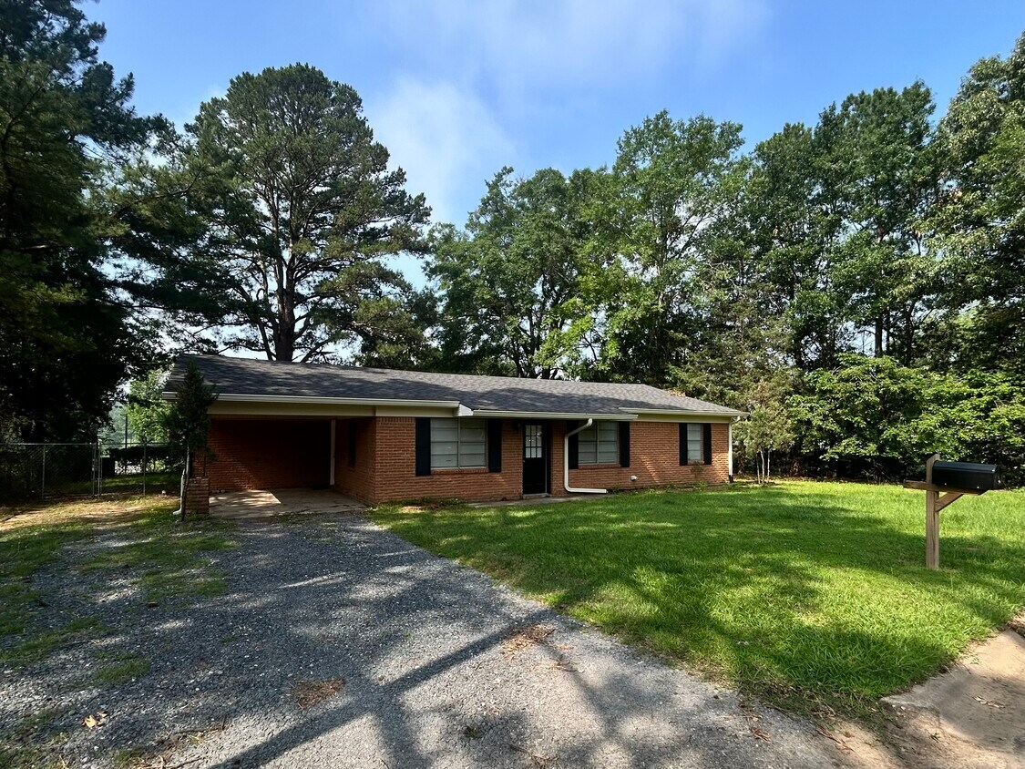 Primary Photo - 912 Circle Dr
