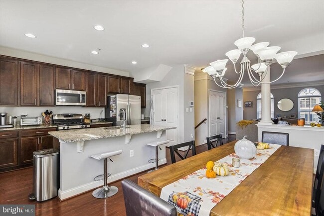 Building Photo - 605 S Cherry Grove Ave