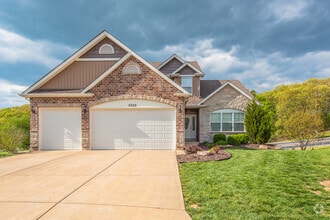 Building Photo - 5005 Double Tree Dr