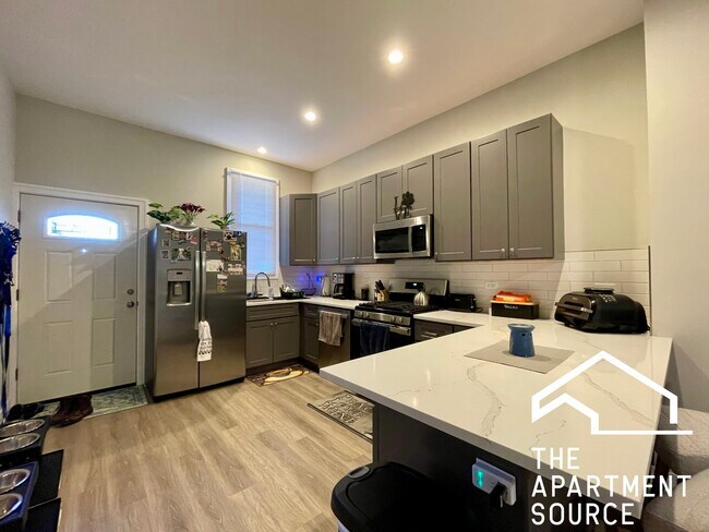 Photo - 1725 N Honore St Apartment