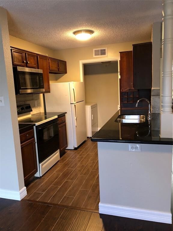 Foto del edificio - 8379 Sands Point Dr