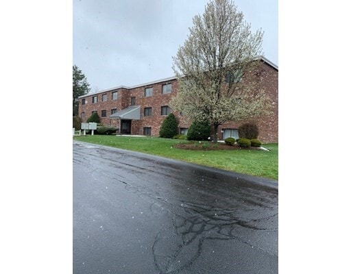 Primary Photo - 67 Milliken Ave
