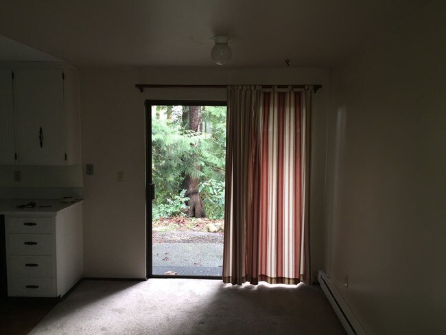 Building Photo - 2 br, 1 bath House - 5201 B Beach Drive