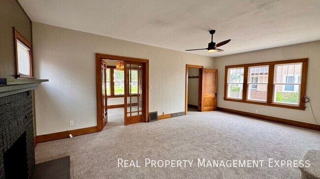Building Photo - 509 W 25th St