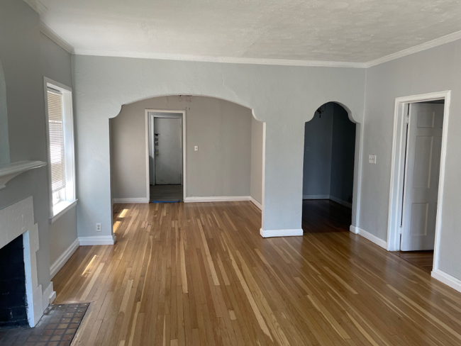 Building Photo - 2828 S Moreland Blvd