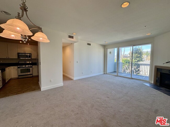 Foto del edificio - 6038 Carlton Way