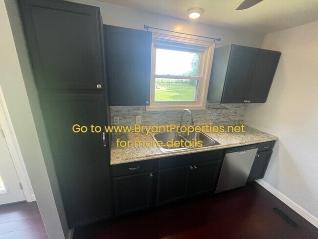 Building Photo - White House - 3 Bedroom 1-Bath