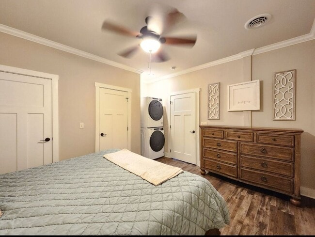 Building Photo - 250 Horn Ln