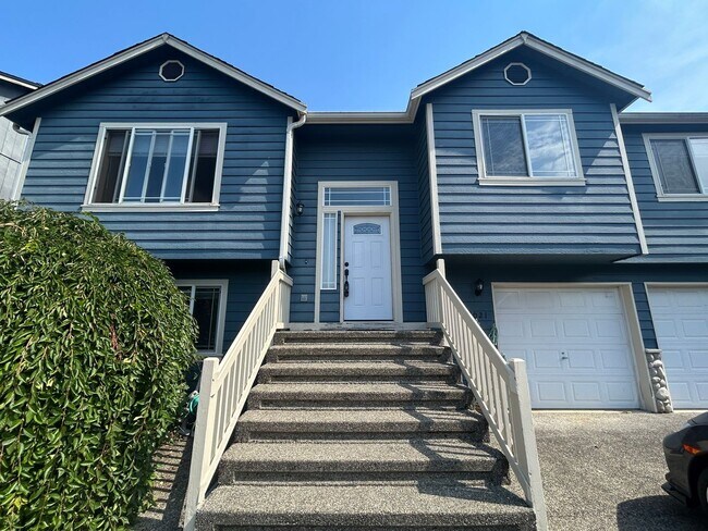 Foto del edificio - Beautiful 4 bd 3 bath w/ 2-car Garage Home...