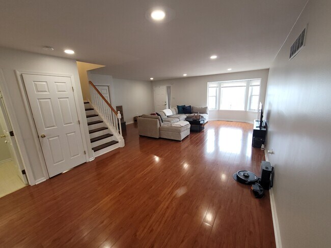 Building Photo - 2104 Harrison Ct