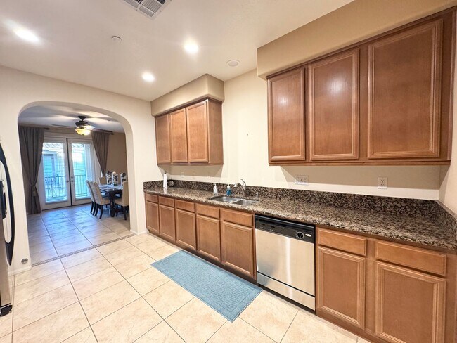 Building Photo - AVAILABLE NOW!!! 2 Bedroom / 2 Bath FURNIS...