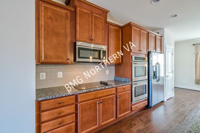 Building Photo - 8435 Girvan Ct