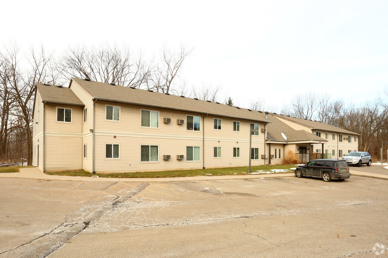 Primary Photo - Independence Square Apartments